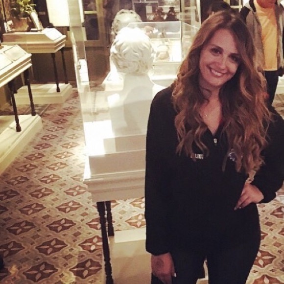 Meet your Posher, Alexis - Picture 1 of 1